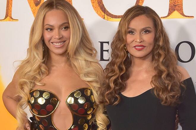 Tina Knowles (r.) unterstützt ihre Tochter Beyoncé (l.) öffentlich.