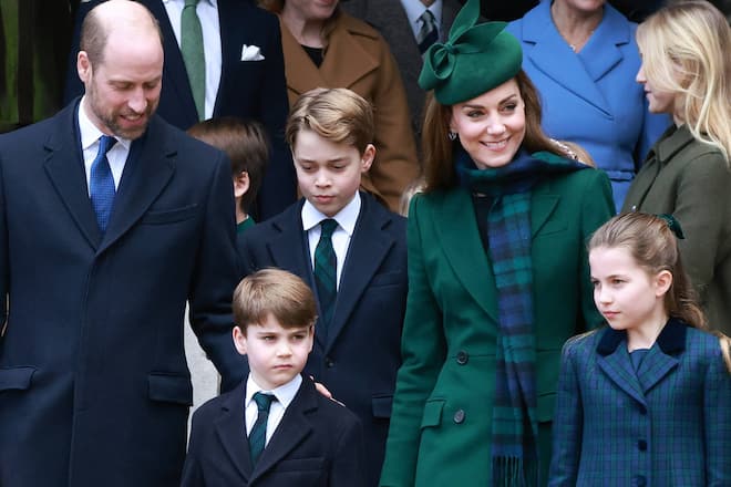 Beim traditionellen Weihnachtsgottesdienst waren Prinz William und Prinzessin Kate mit allen drei Kindern dabei.