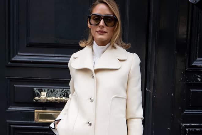 Ein All-White-Look à la Olivia Palermo zählt in diesem Winter zu den Fashion-Must-haves.