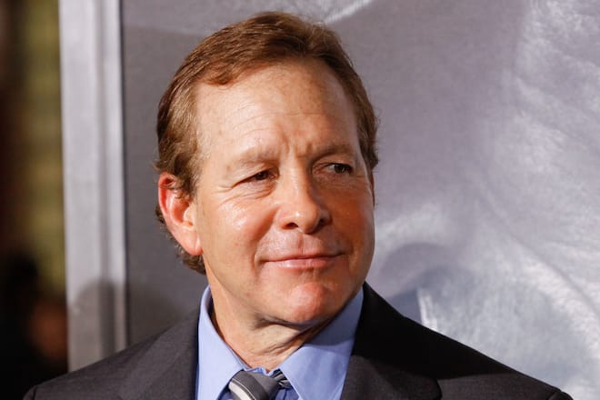 Schauspielstar Steve Guttenberg half den Feuerwehrleuten von Los Angeles.