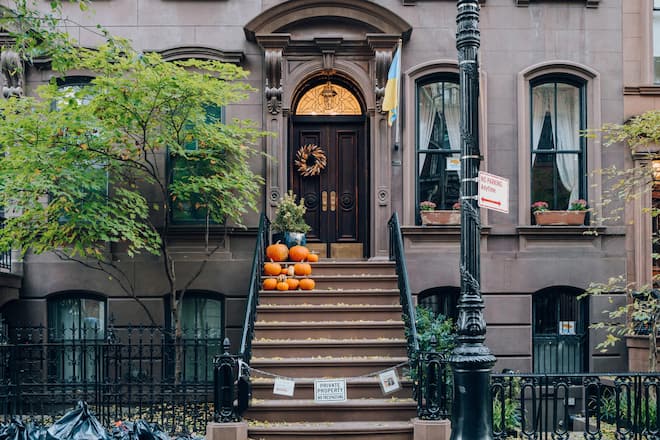 Das Haus befindet sich in New York in der 66 Perry Street.