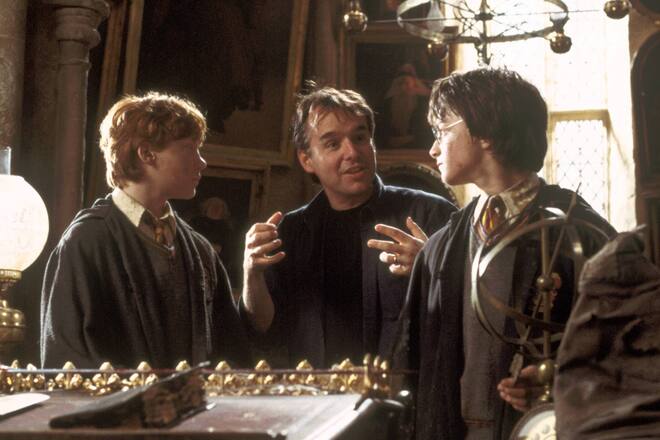 Chris Columbus am Set von «Harry Potter und die Kammer des Schreckens» zwischen Rupert Grint (l.) und Daniel Radcliffe.