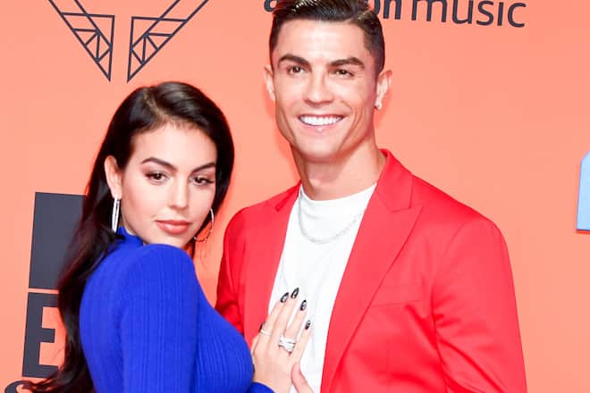 Cristiano Ronaldo und seine Lebensgefährtin Georgina Rodríguez im Jahr 2019 in Sevilla.