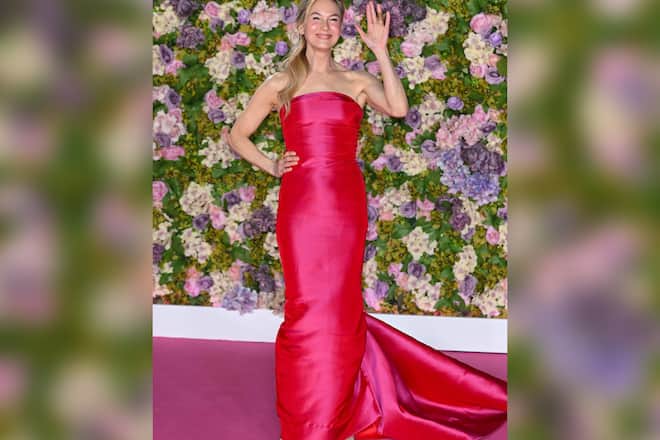 Renée Zellweger winkte in die Kameras der Fotografen - an ihrer Hand waren Pflaster zu sehen.