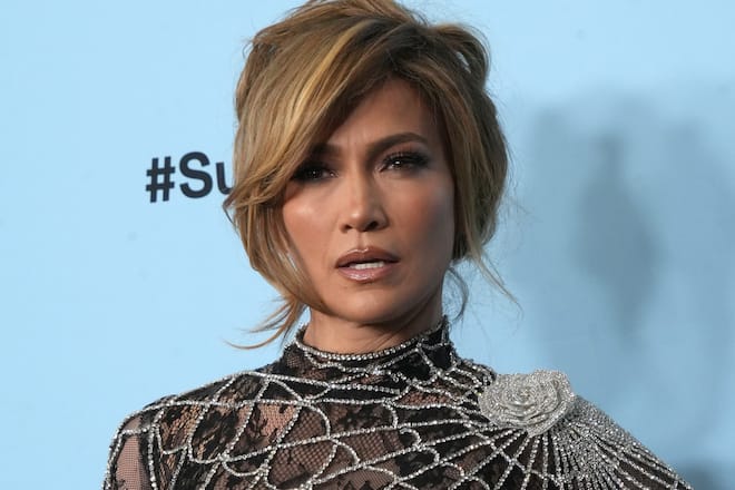 Mit einem sexy Auftritt beim Sundance Film Festival in Utah ist Jennifer Lopez stark ins neue Jahr gestartet.