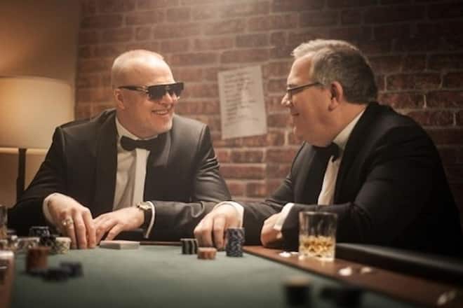 Stefan Raab und Elton setzen sich bei RTL wieder an den Pokertisch.