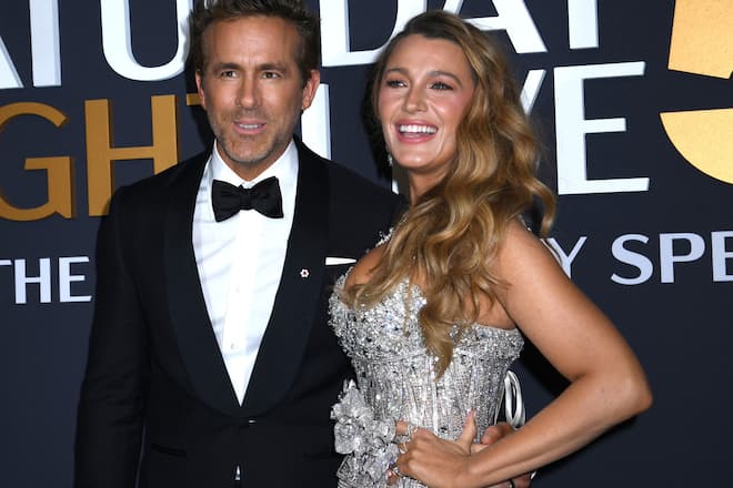 Ryan Reynolds und Blake Lively haben der Jubiläumsfeier von «Saturday Night Live» in New York ihr Red-Carpet-Comeback gefeiert.