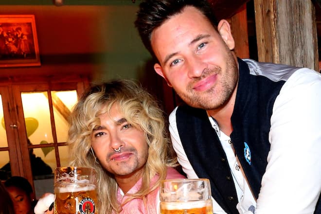 Marc Eggers (r.) mit Bill Kaulitz auf dem Oktoberfest.