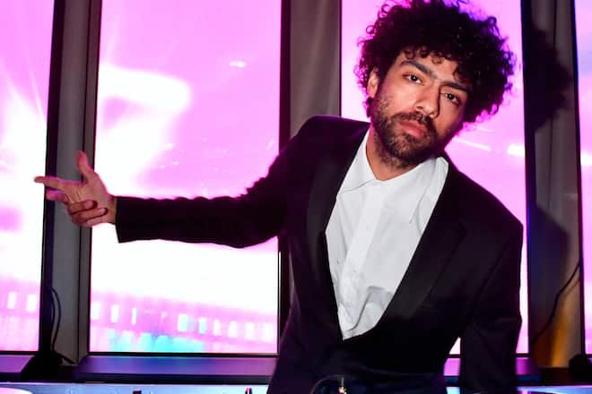 Noah Becker lebt in Berlin und steht dort regelmässig an den Turntables - wie hier beim Ball der Wirtschaft.