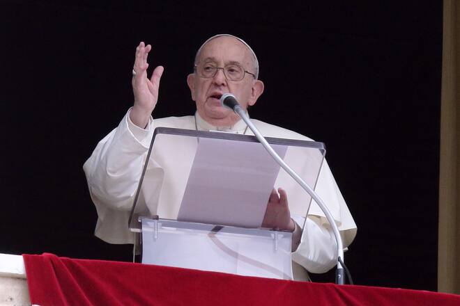 Papst Franziskus muss im Krankenhaus behandelt werden.
