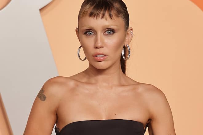 Miley Cyrus postet Albumcover und den Erscheinungstag.