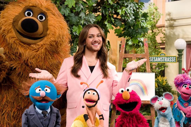 Riccardo Simonetti mit seinen neuen Kollegen aus der «Sesamstrasse».