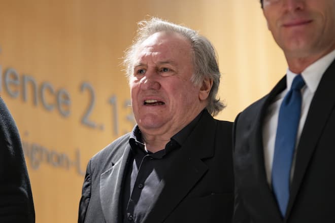 Gérard Depardieu vor Gericht.