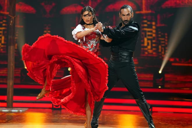 Fesche Outfits, aber zu wenig Punkte: Paola Maria und Massimo Sinató hat es in Show fünf erwischt.