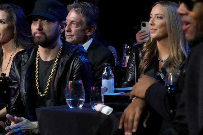 Eminem und seine Tochter Hailie Jade Scott (r.) im November 2022.