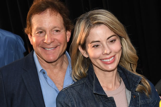 Steve Guttenberg und Ehefrau Emily im Mai 2023 bei einer Theaterpremiere in New York.