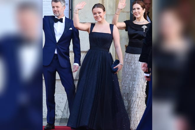 Vor der Theatervorstellung stahl Prinzessin Isabella ihren Eltern, König Frederik und Königin Mary, glatt die Show.