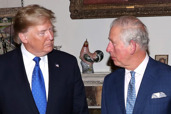 Donald Trump (l.) gilt als Fan der Royal Family und König Charles.