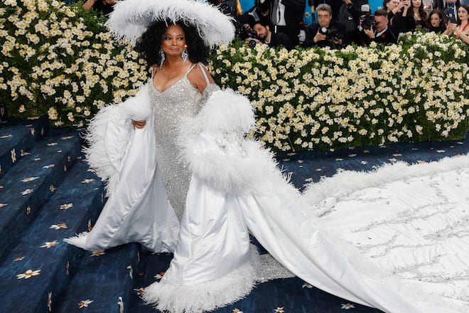Diana Ross hat nach über 20 Jahren wieder an der Met Gala in New York teilgenommen.