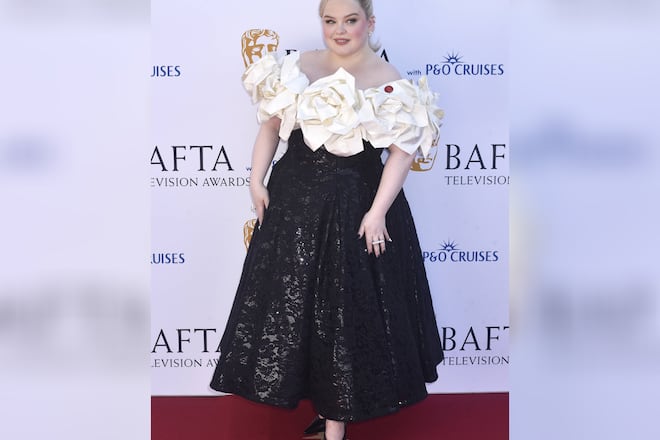 Mit dramatischem Blumenoberteil war Nicola Coughlan am 12. Mai der Hingucker auf dem roten Teppich.