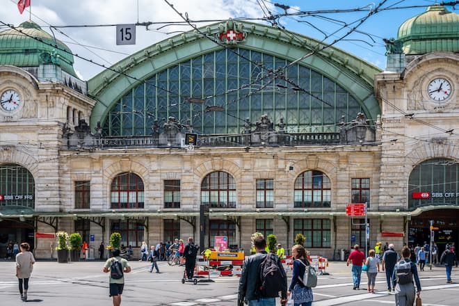 Basel lässt sich wunderbar per Zug erreichen.