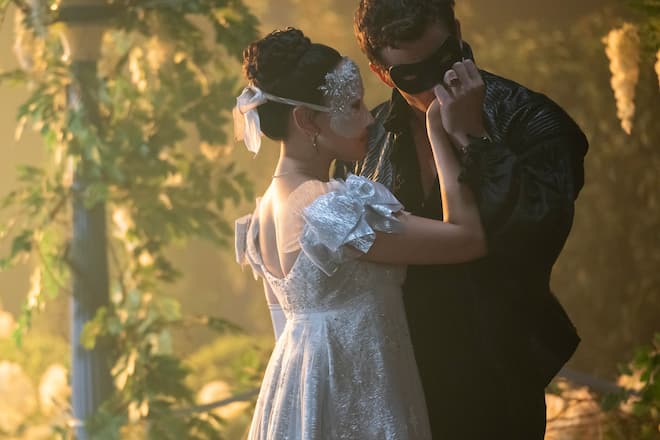 Die vierte «Bridgerton»-Staffel dreht sich um das Liebesleben von Benedict Bridgerton (Luke Thompson) und seiner Herzensdame Sophie (Yerin Ha).