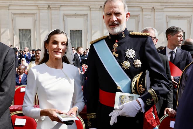 Königin Letizia und König Felipe von Spanien bei der Amtseinführung von Papst Leo XIV.