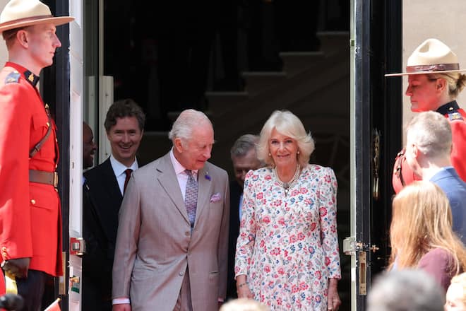 König Charles und Königin Camilla stimmten sich im Londoner Canada House auf ihre Reise nach Ottawa ein, wo sie am 26. und 27. Mai erwartet werden.