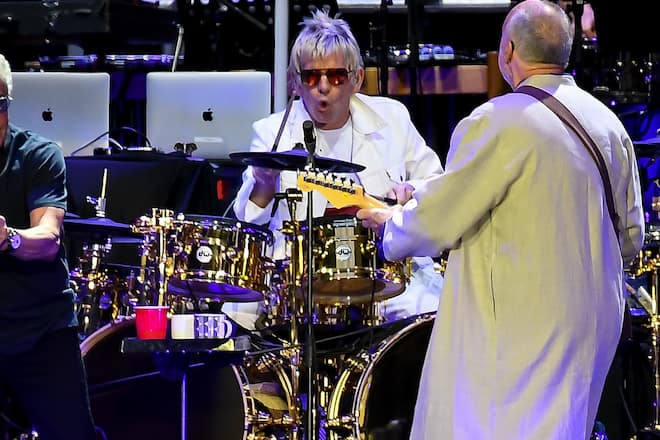 Zak Starkey an den Drums von The Who mit Gitarrist Pete Townshend.