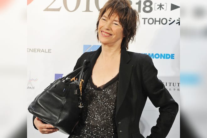 Jane Birkin mit ihrer legendären Birkin Bag bei einer Veranstaltung. Die Schauspielerin verstarb 2023 im Alter von 76 Jahren.