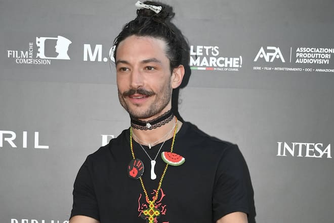Ezra Miller auf dem roten Teppich des Filming Italy Sardegna Festivals.