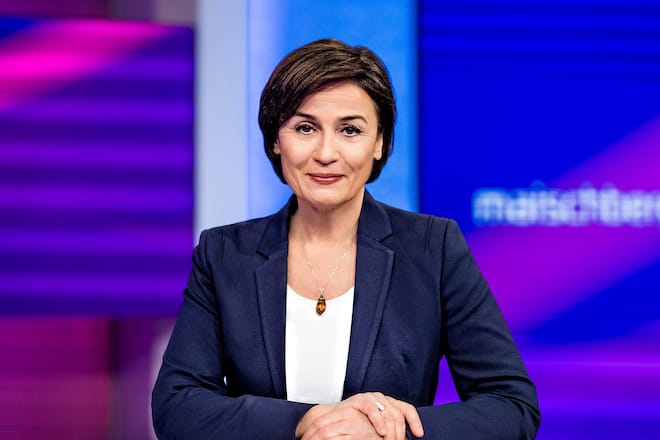 Sandra Maischberger diskutiert meist dienstags und mittwochs, hin und wieder aber auch montags in ihrer ARD-Talkshow mit prominenten Gästen.