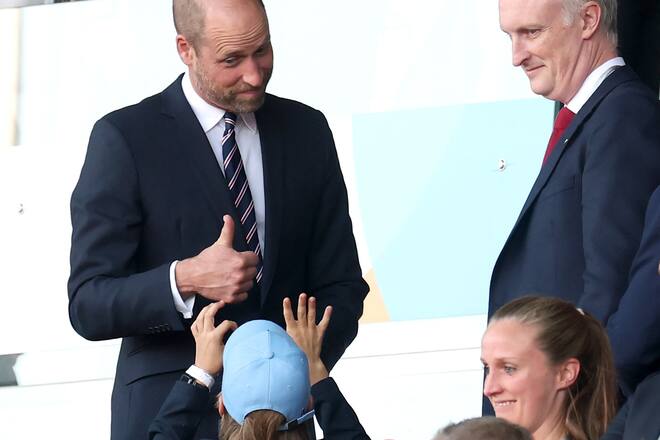 Ganz genau: 4:0 haben die Fussballerinnen aus England im Beisein von Prinz William gegen die Niederländerinnen gewonnen.