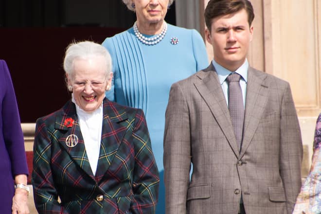 Königin Margrethe II. mit Enkel Kronprinz Christian bei ihrem 85. Geburtstag im April.