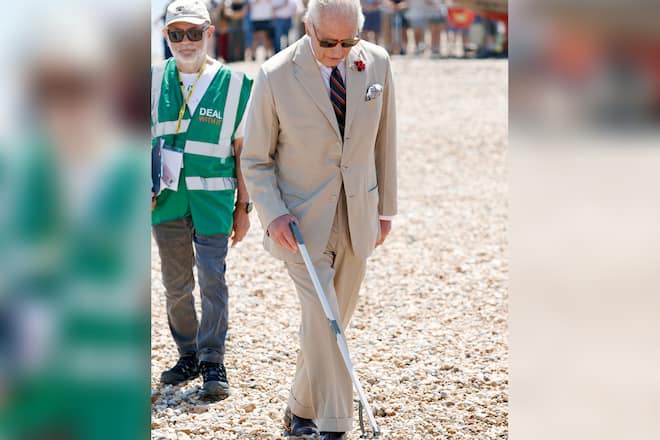 König Charles III. beim Müllsammeln in Kent.