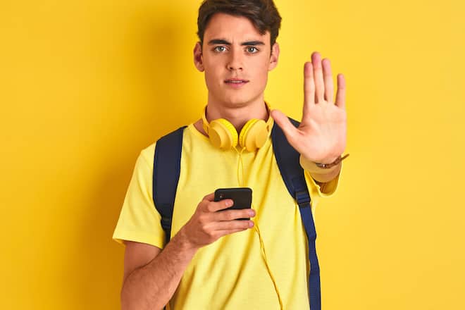 Leitlinien und App: Die EU-Kommission möchte Kinder und Jugendliche im Internet besser schützen.