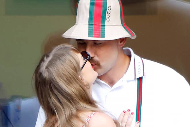 Travis Kelce und Taylor Swift sorgten im Sommer 2023 erstmals für Liebes-Spekulationen.