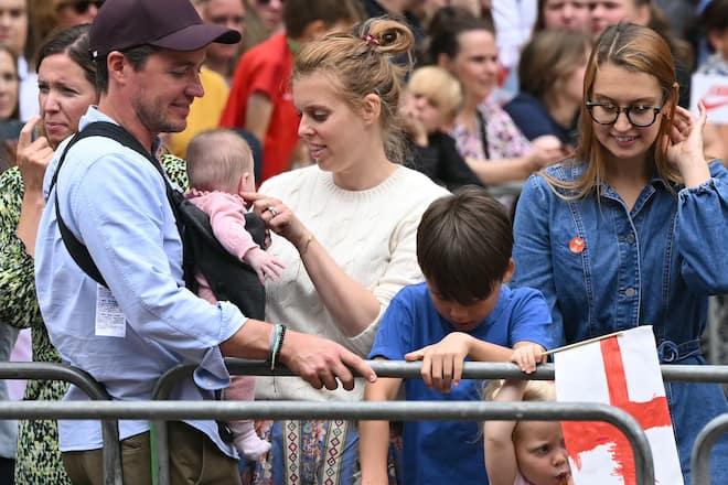 Prinzessin Beatrice feierte mit ihrer Familie den Erfolg des englischen Frauen-Fussballteams in London.