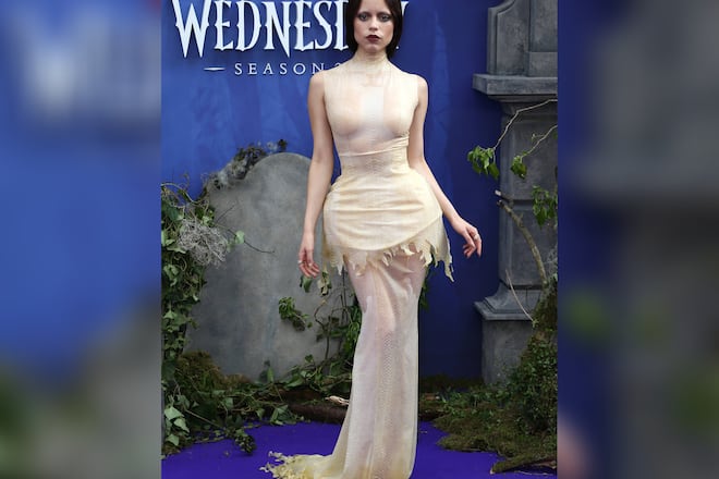 Jenna Ortega zog mit ihrem Schlangen-Look alle Blicke auf sich.