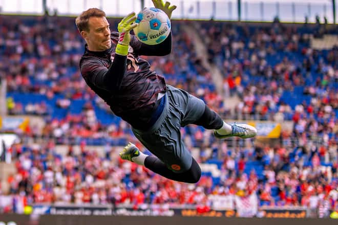 Der FC Bayern rund um Kapitän Manuel Neuer eröffnet am 22. August die neue Saison der Bundesliga, Sat.1 überträgt.
