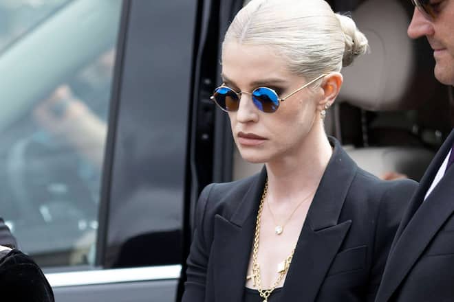 Kelly Osbourne trauert um ihren Vater Ozzy Osbourne.