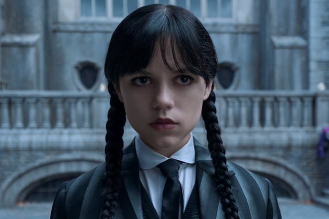 Blickt auch Staffel zwei stoisch entgegen: Jenna Ortega als Wednesday Addams.