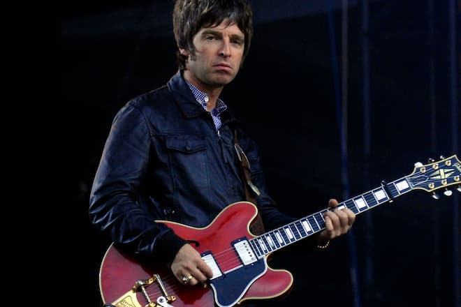 Noel Gallagher 2009 auf der Bühne im Murrayfield-Stadion in Edinburgh. Dieses Wochenende kehrt er gemeinsam mit Bruder Liam zurück in die schottische Stadt.