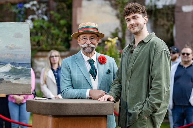 Horst Lichter (l.) und Timon Krause in «Bares für Rares XXL - Versteckte Botschaften».