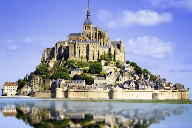 Mont-Saint-Michel war lange nur bei Ebbe zu erreichen.