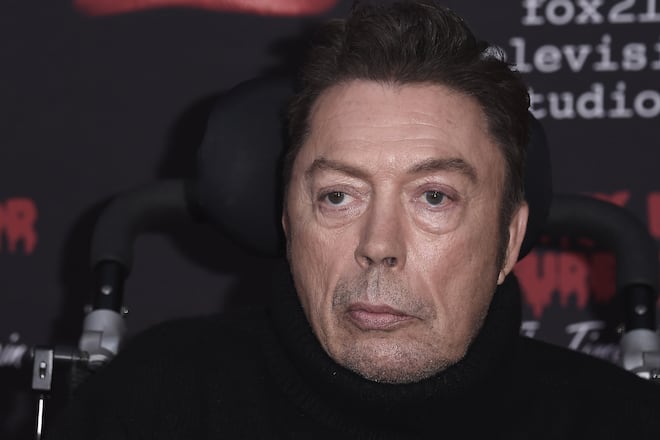 Tim Curry sitzt nach einem Schlaganfall im Rollstuhl - ist aber nach wie vor aktiv.