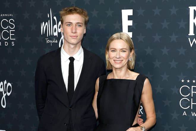 Naomi Watts' Sohn Sasha geht jetzt in Los Angeles aufs College.