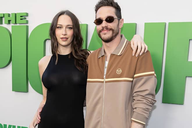 Elsie Hewitt und Pete Davidson im Juli 2025.