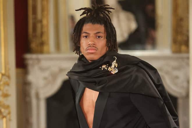 Henry Samuel geht seine ersten Schritte im Modebusiness.