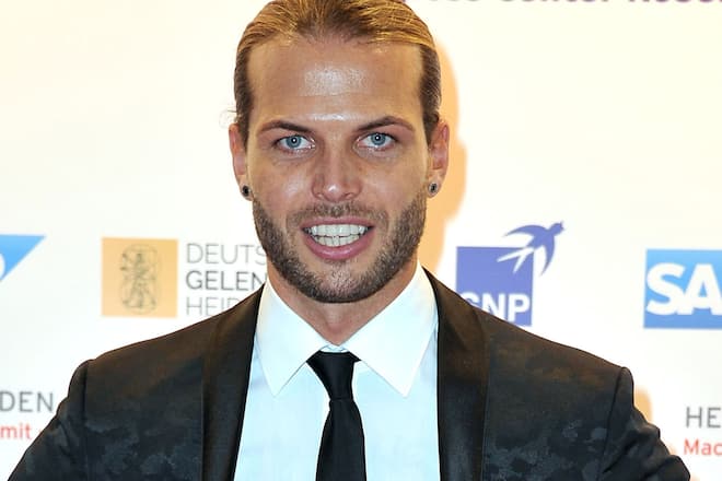 Der ehemalige Fussballer Dennis Diekmeier gibt ein Gesundheitsupdate seiner krebskranken Tochter.